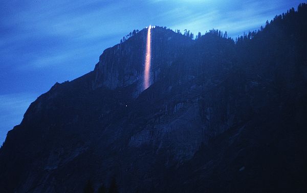 奇觀！揭秘位於美國加州全球極為罕見的「火瀑布」圖片2
