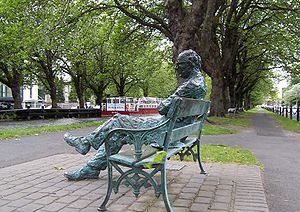 patrick_kavanagh_statue_-_grand_canal_-_dublin.jpg